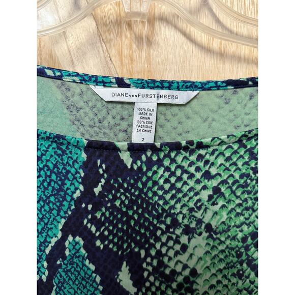DIANE VON FURSTENBERG 100% silk stretch green black snakeskin print dress - Picture 7 of 9